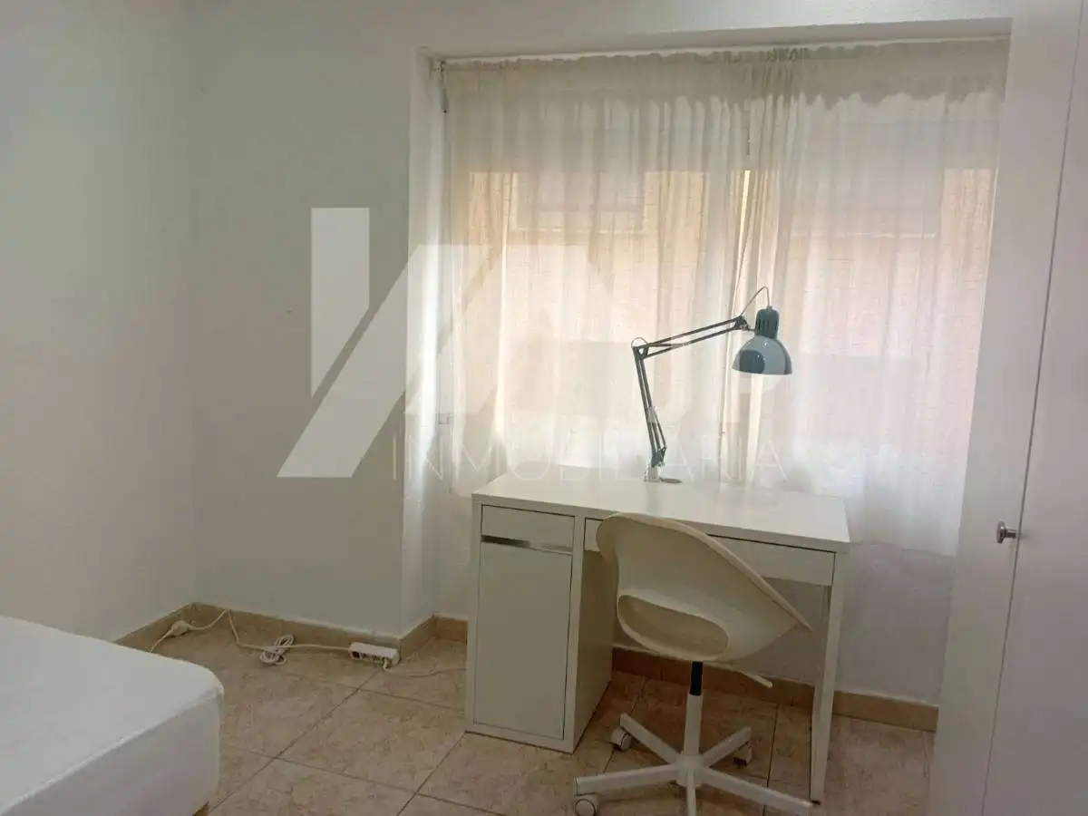 Wohnung zur Miete in Calle Buensuceso, Centro - Sagrario
