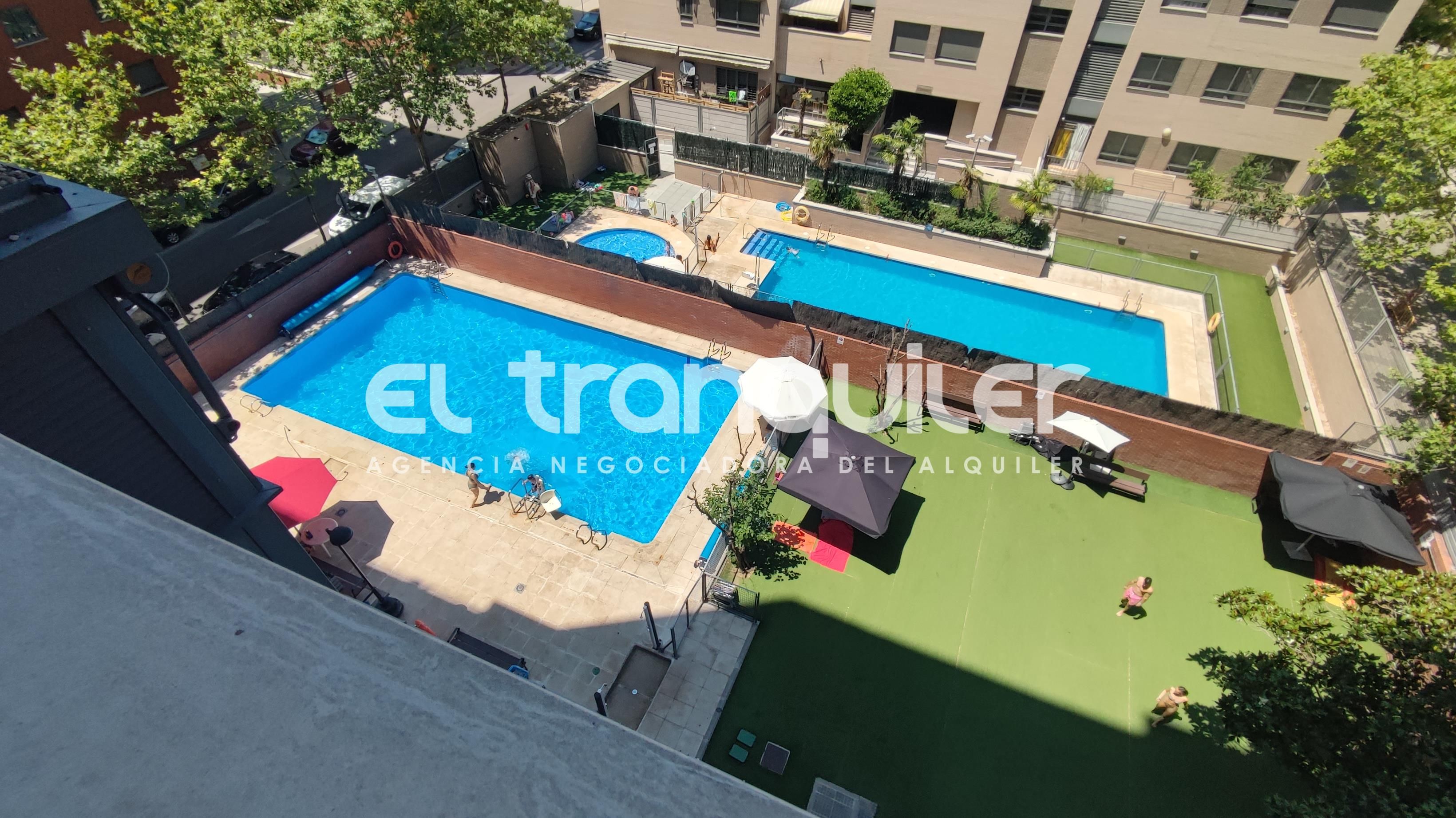 Swimming pool of Flat to rent in  Madrid Capital  with Air Conditioner, Parquet flooring and Swimming Pool