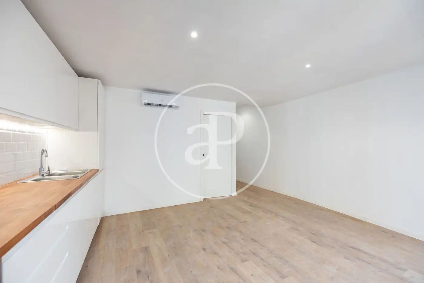 Habitación de Piso en venta en Barcelona con Aire acondicionado, Calefacción y Balcón