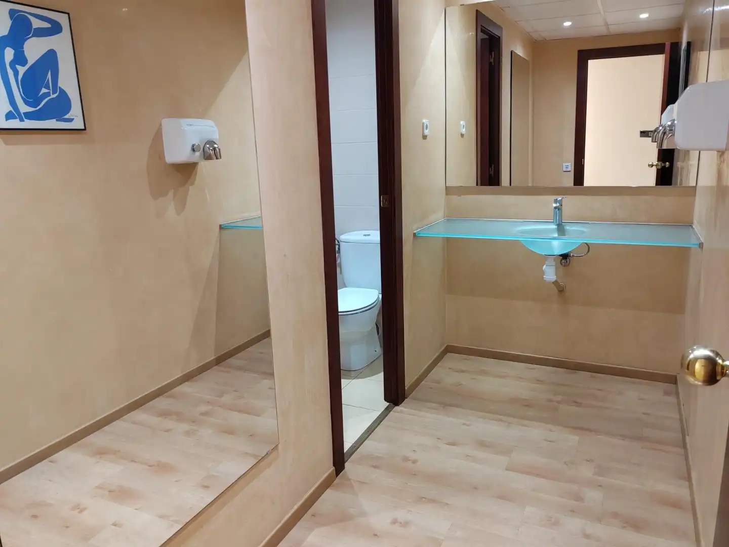 Baño de Oficina en venta en Barcelona con Aire acondicionado, Calefacción y Amueblado