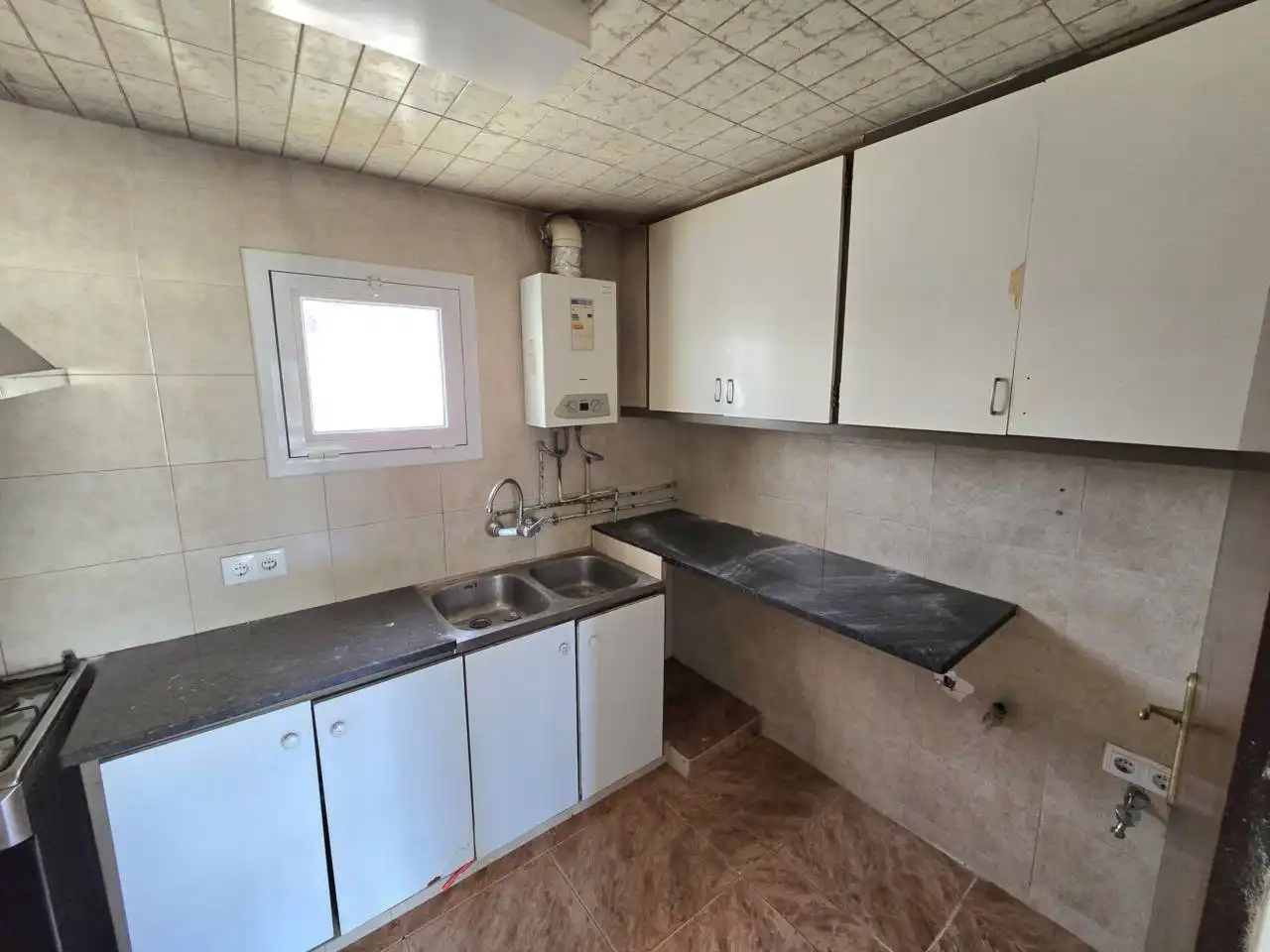 Cocina de Piso en venta en Salt con Aire acondicionado