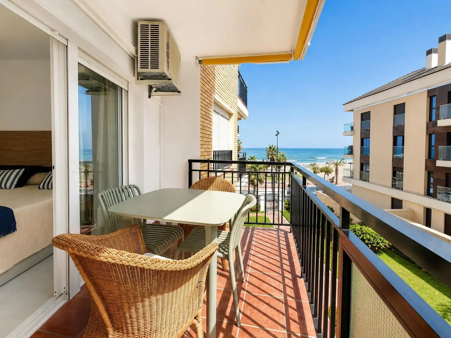 Terrassa de Apartament de lloguer en Fuengirola amb Aire condicionat, Calefacció i Jardí privat