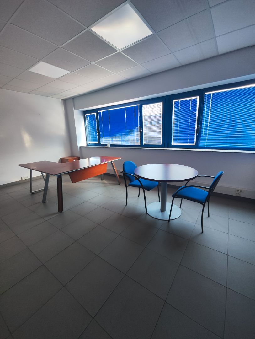 Office to rent in Santiago de Compostela   with Air Conditioner, Heating and Furnished