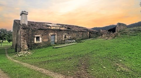 Finca rústica de 45 hectáreas en La Codosera Badajoz con 830 m construidos en ruina, ideal para desarrollo de proyecto turístico r