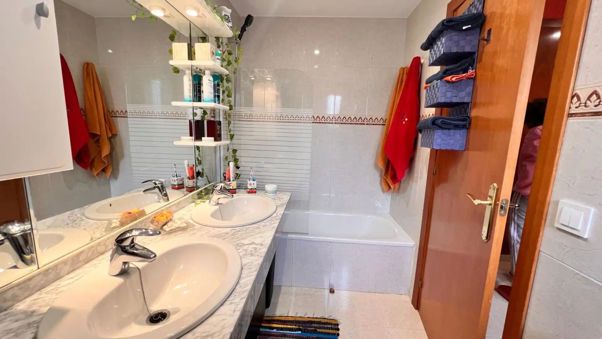 Baño de Casa adosada en venta en Cambrils con Aire acondicionado, Calefacción y Jardín privado