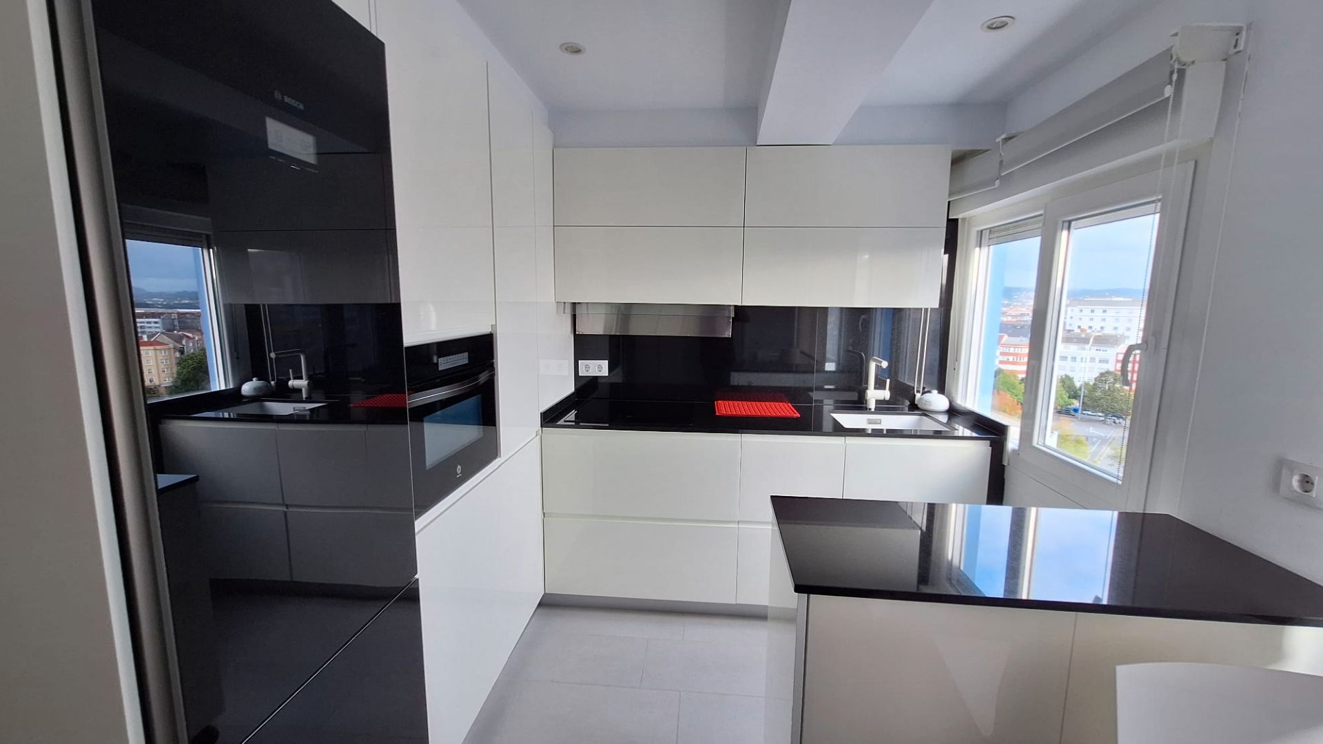 Cuina de Apartament de lloguer en Ferrol amb Calefacció, Parquet i Moblat