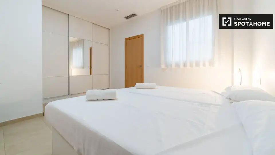 Bedroom of Flat for rent in Camins al Grau
