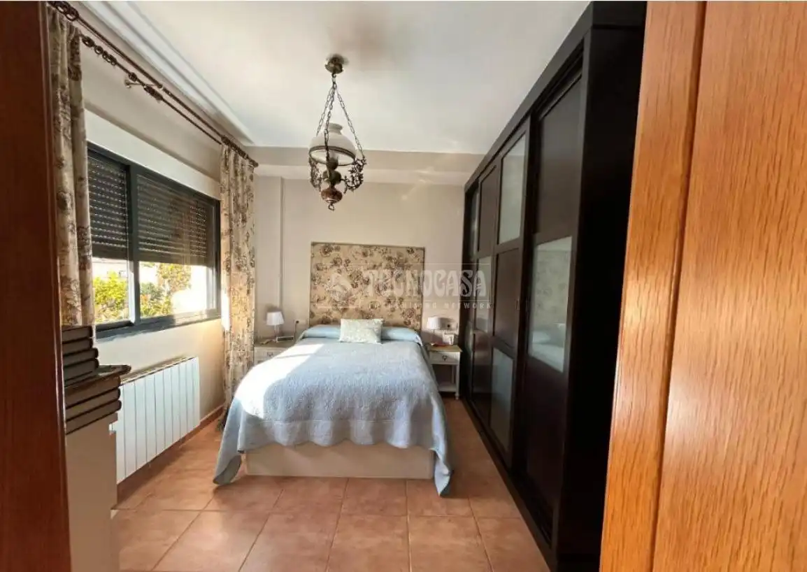 Habitación de Casa adosada en venta en Baeza con Aire acondicionado, Calefacción y Piscina