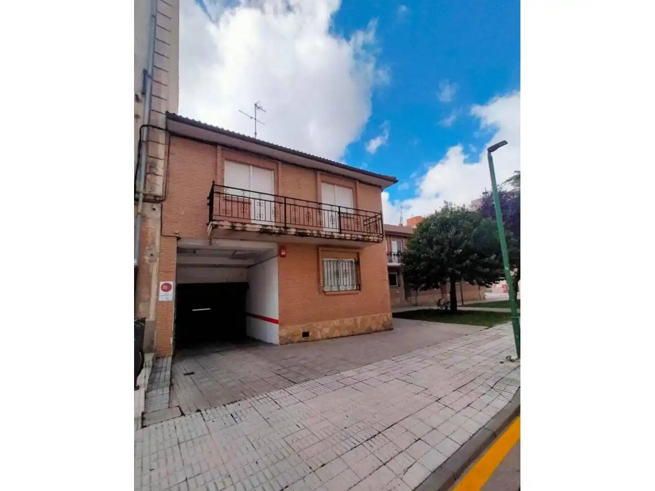 Vista exterior de Casa o xalet en venda en Burgos amb Calefacció, Parquet i Terrassa