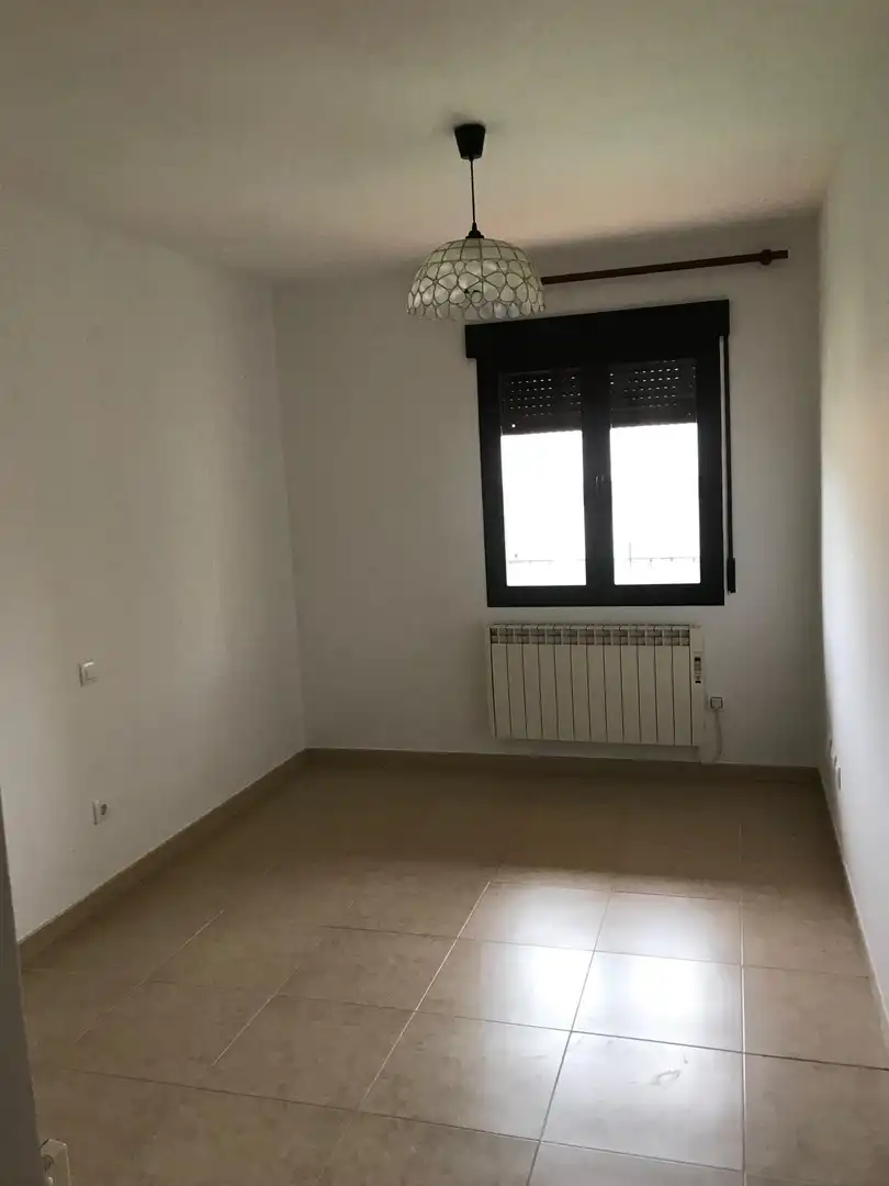Schlafzimmer von Wohnung zur Miete in Cedillo del Condado mit Heizung und Möbliert