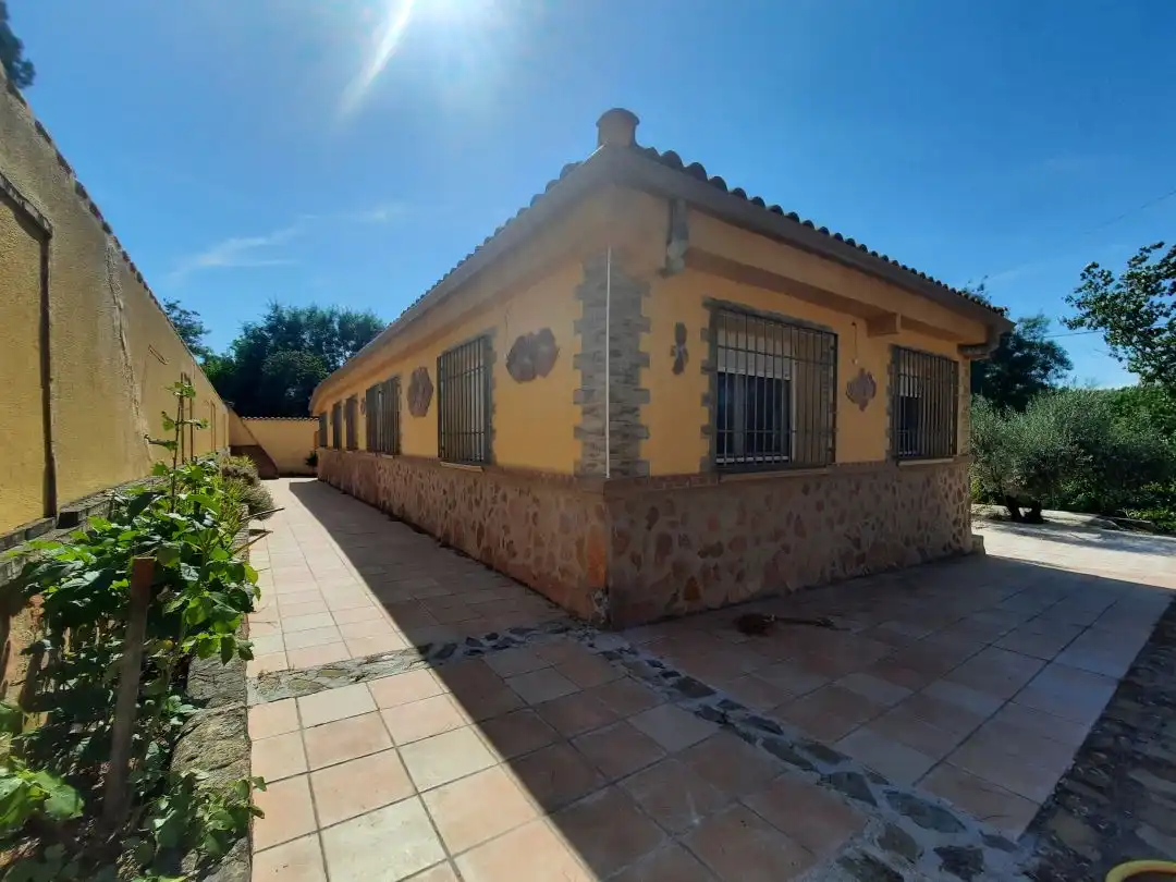 Vista exterior de Casa o chalet en venta en Escalona con Calefacción, Jardín privado y Terraza