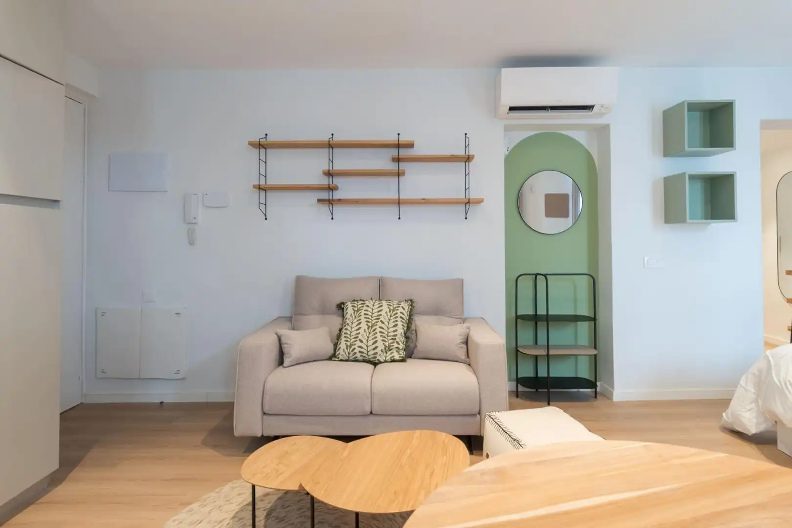 Sala de estar de Estudio de alquiler en Madrid con Aire acondicionado, Calefacción y Terraza