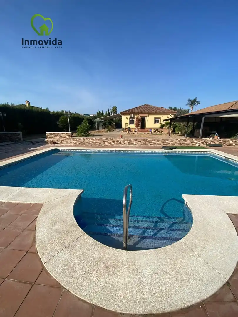 Chalet con piscina en venta en Periurbano Este - Campiña