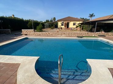 Villa avec piscine à vendre à Periurbano Este - Campiña