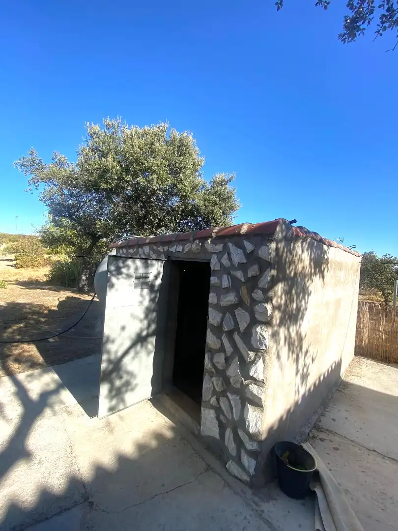 Vista exterior de Finca rústica en venda en Mérida amb Aire condicionat i Moblat