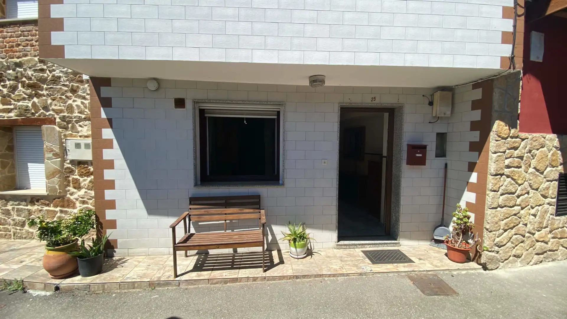 Vista exterior de Casa o chalet en venta en San Martín del Rey Aurelio con Calefacción, Jardín privado y Trastero