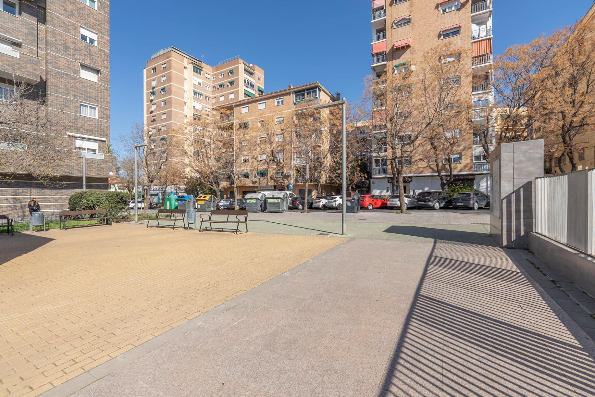 Vista exterior de Pis en venda en  Granada Capital amb Aire condicionat, Terrassa i Balcó