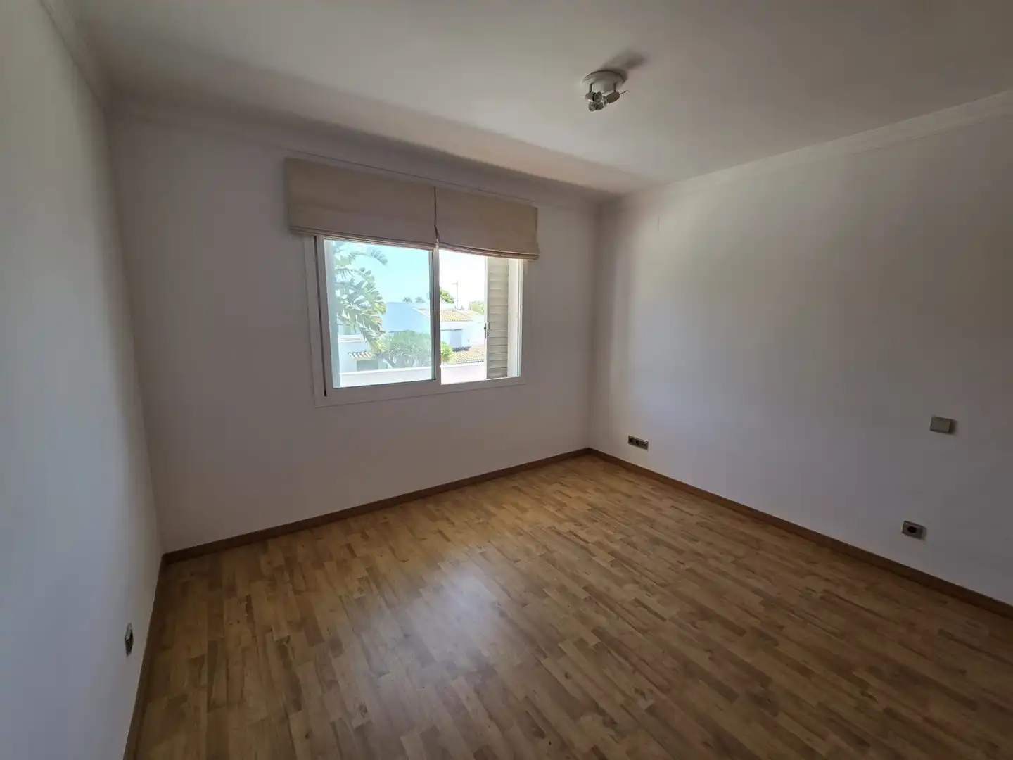 Habitación de Apartamento de alquiler en Marbella con Aire acondicionado, Calefacción y Parquet