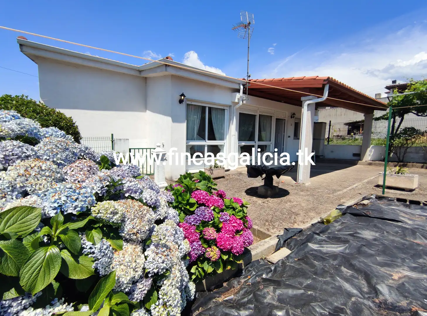 House with garden for sale in Verín