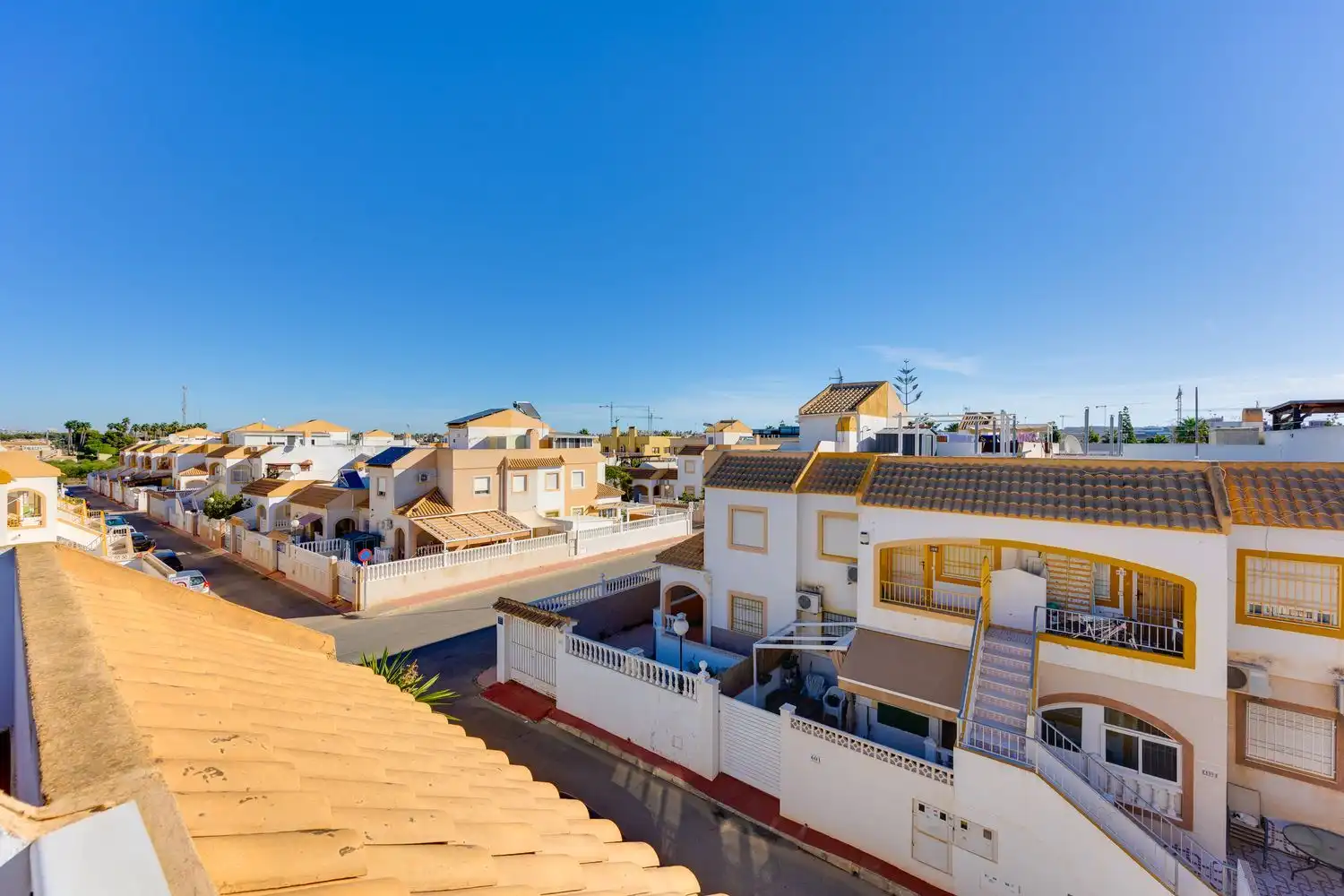 Vista exterior de Casa o xalet en venda en Zona Carrefour - Urbanizaciones