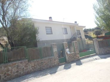Villa con balcone in vendita a Calle del Olmo 41