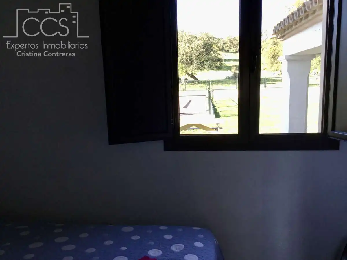 Dormitori de Finca rústica en venda en El Pedroso amb Traster, Piscina i Moblat
