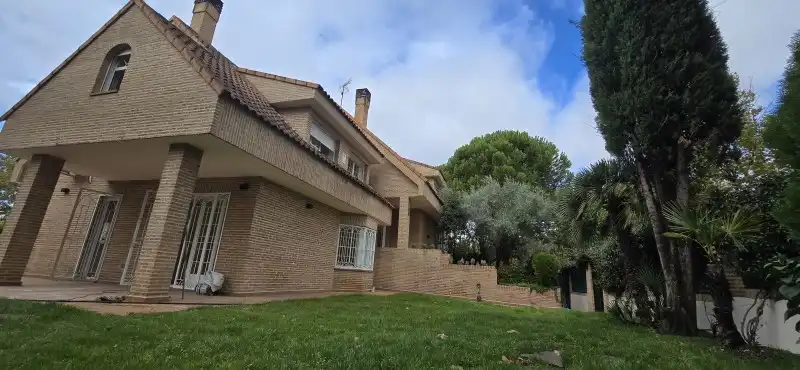 Exterior view of Houses for sale in Villaviciosa de Odón  with Air Conditioner, Heating and Terrace