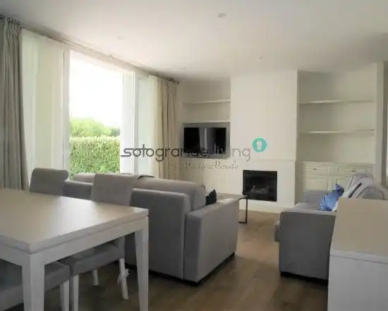 Sala de estar de Apartamento de alquiler en Sotogrande con Calefacción, Terraza y Amueblado