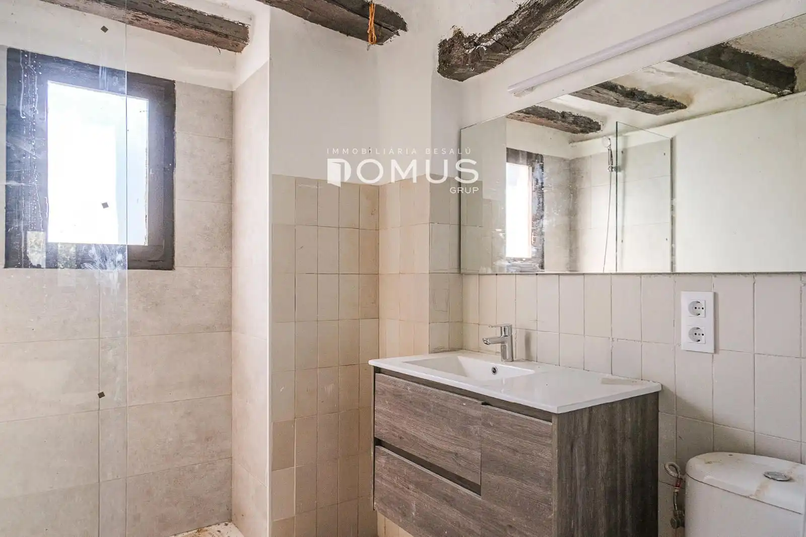 Baño de Finca rústica en venta en Besalú con Jardín privado