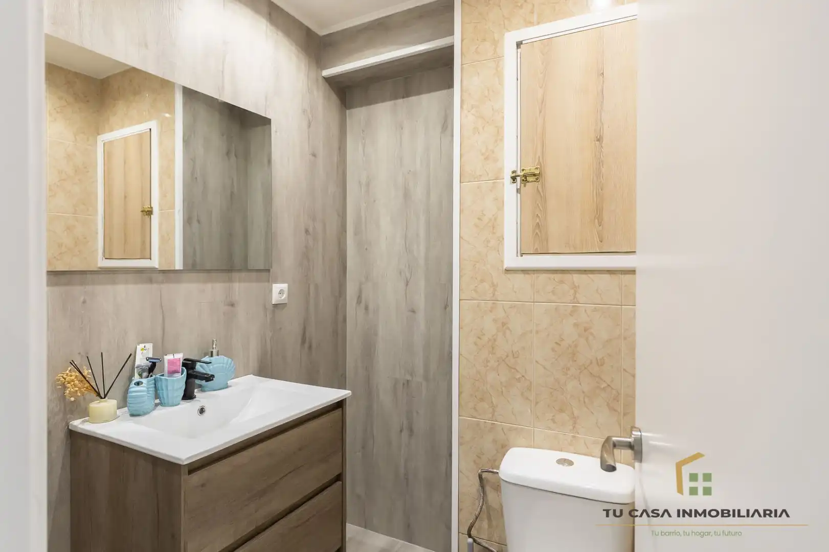 Baño de Piso en venta en Badalona con Aire acondicionado