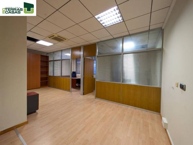 Local comercial en Alquiler en Plaza Riestra en San Salvador - Caeira