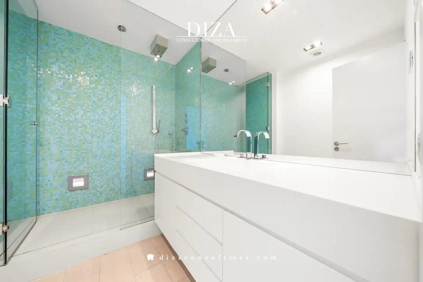 Bathroom of Houses for rent in Madrid  with Air Conditioner, Heating and Private garden