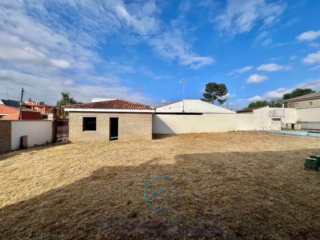 Casa o xalet en venda en Dos Hermanas amb Piscina