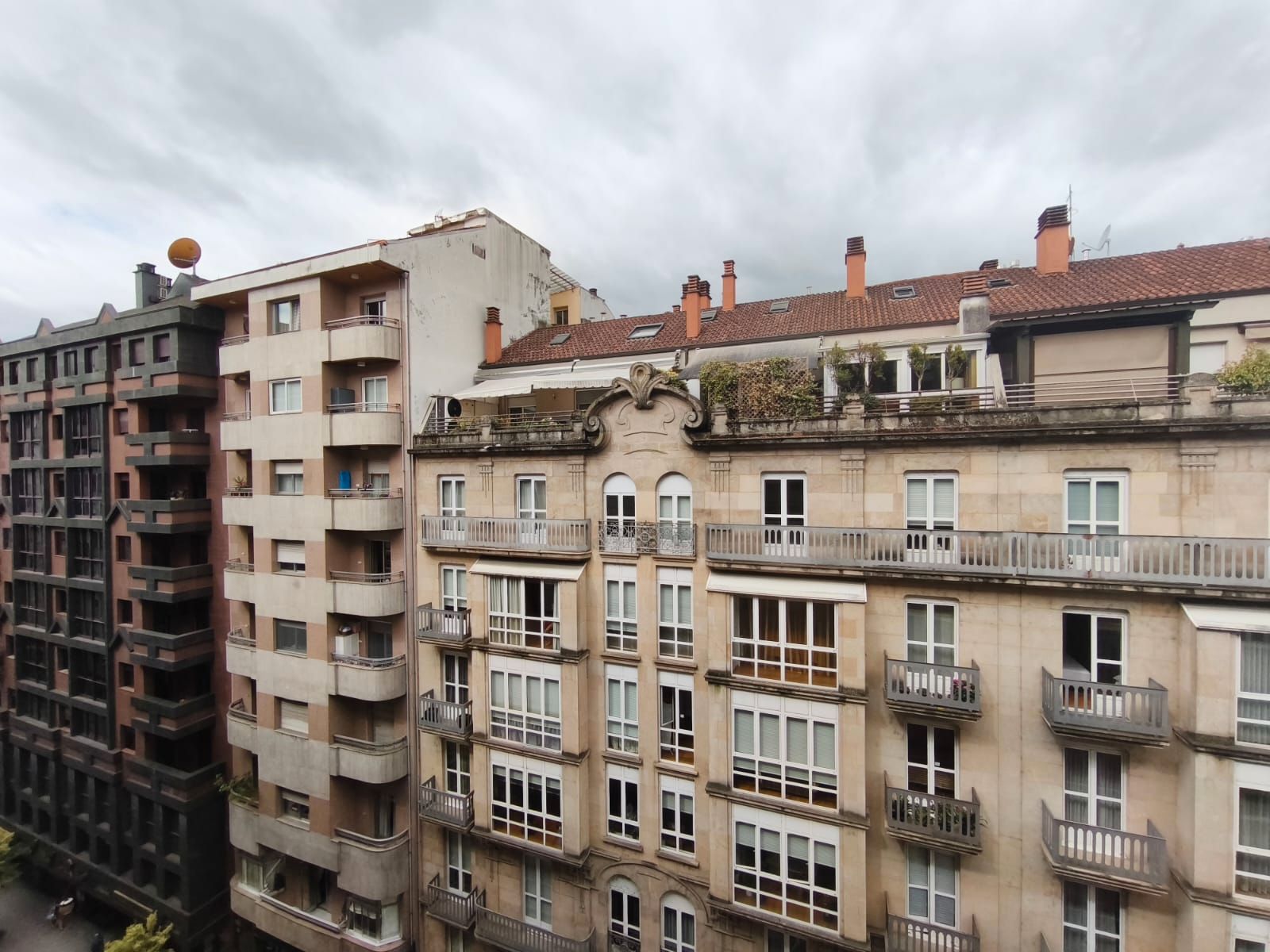 Exterior view of Flat for sale in Ourense Capital   with Heating, Parquet flooring and Storage room