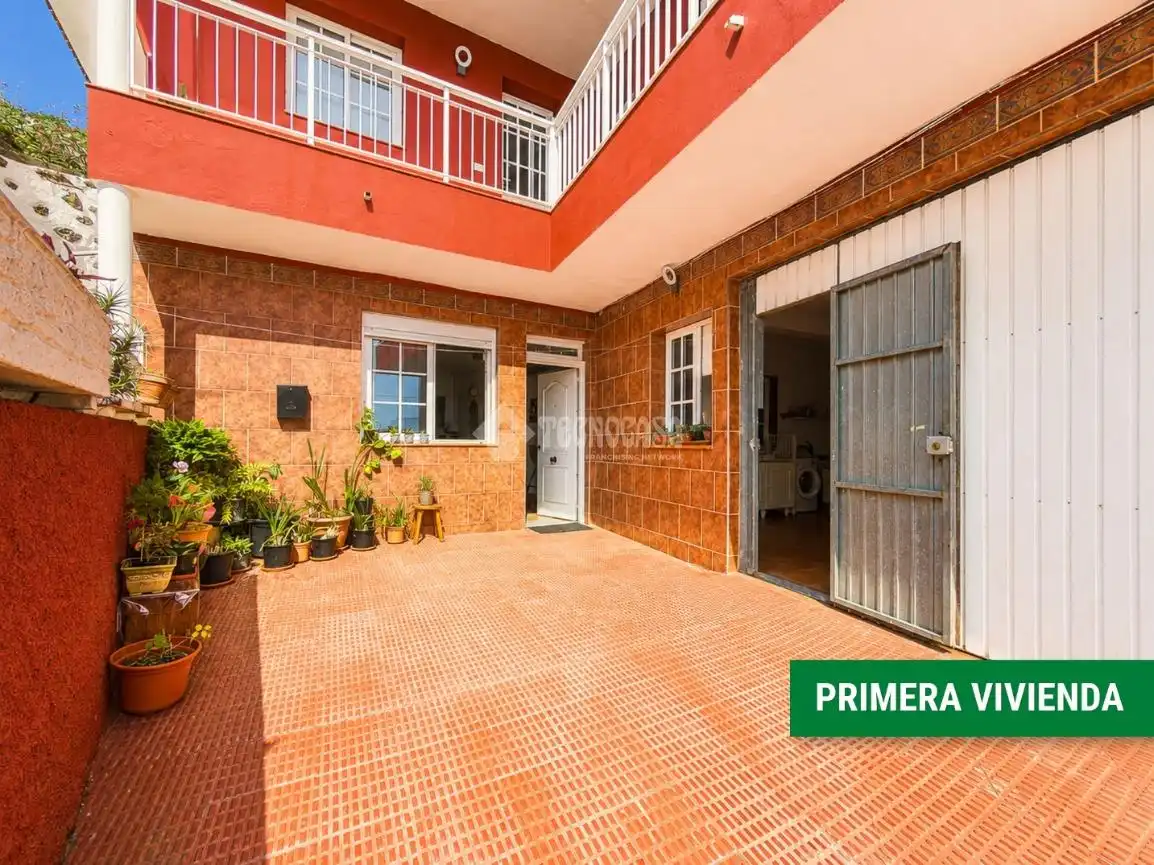 Vista exterior de Casa o xalet en venda en La Guancha amb Terrassa i Balcó