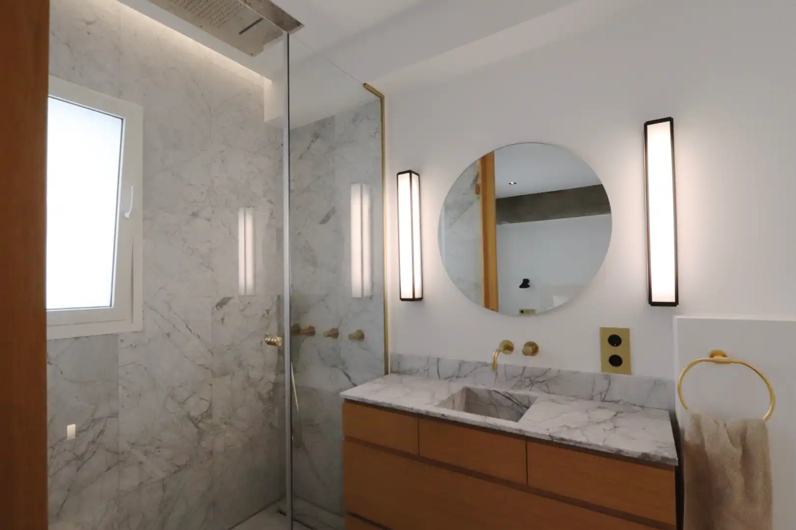 Bathroom of Attic for sale in Madrid  with Air Conditioner, Heating and Parquet flooring