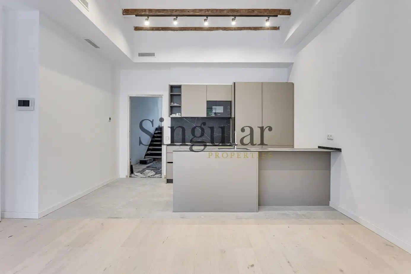Cuina de Dúplex en venda en Barcelona amb Aire condicionat, Calefacció i Jardí privat