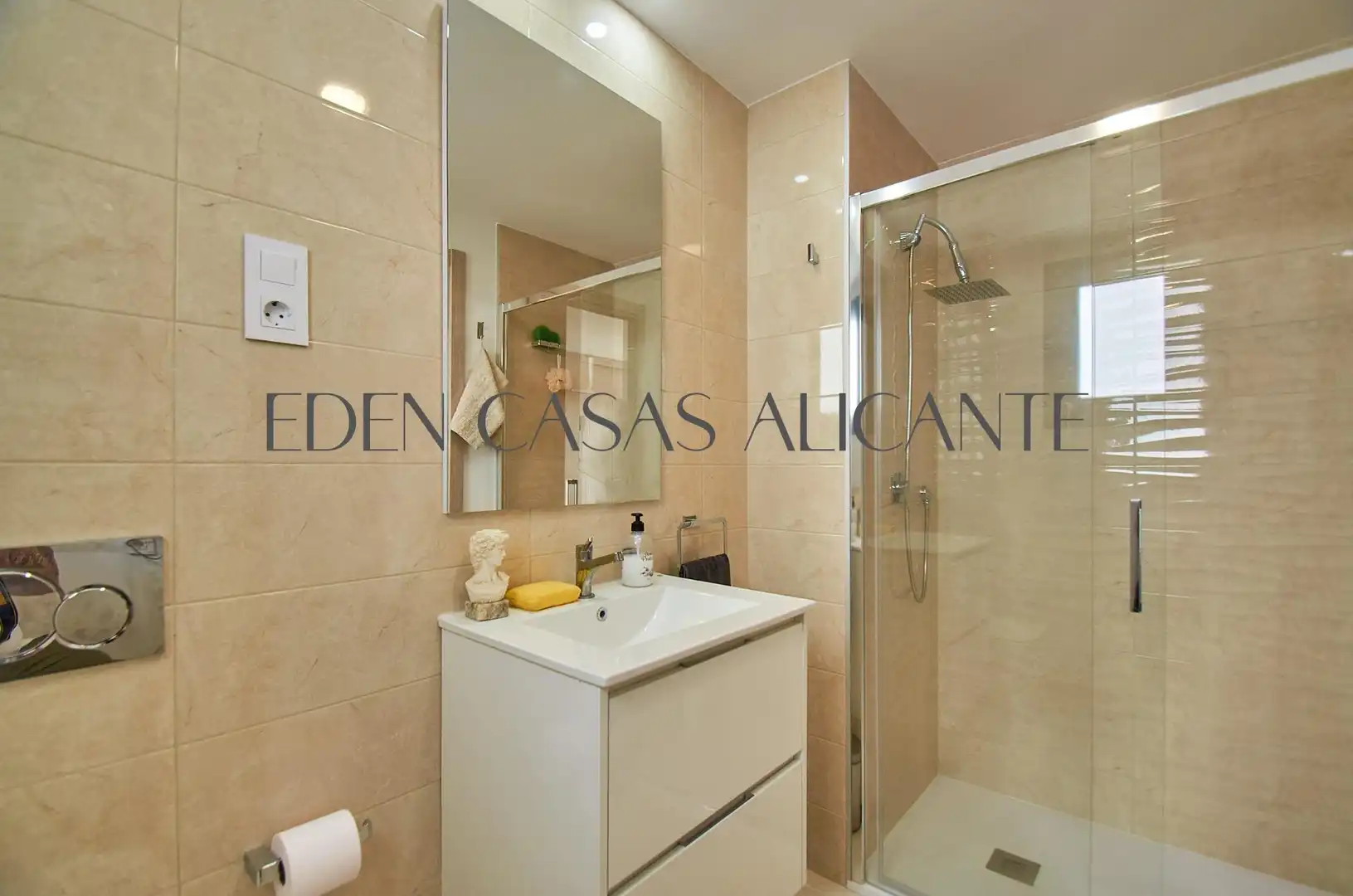 Baño de Casa adosada en venta en Busot con Aire acondicionado, Calefacción y Jardín privado