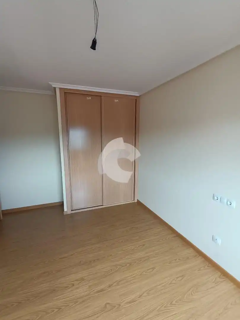 Schlafzimmer von Dachboden zum Verkauf in Ourense Capital  mit Heizung und Abstellraum