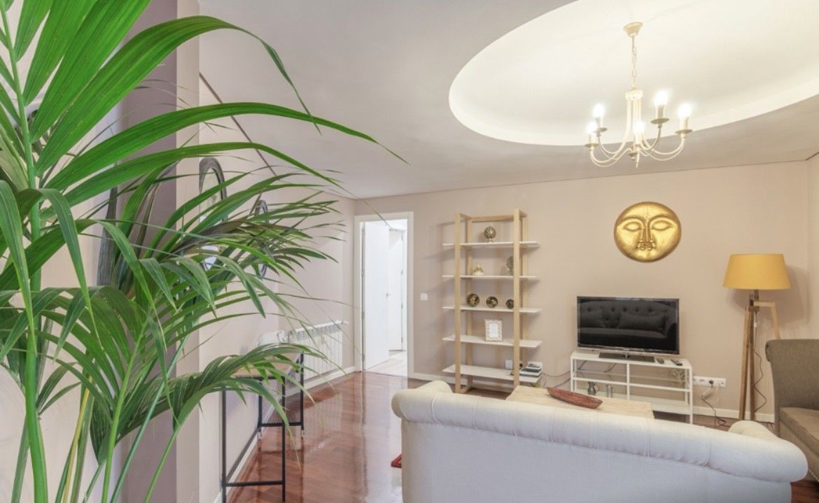 Sala d'estar de Pis en venda en  Madrid Capital amb Aire condicionat, Terrassa i Moblat