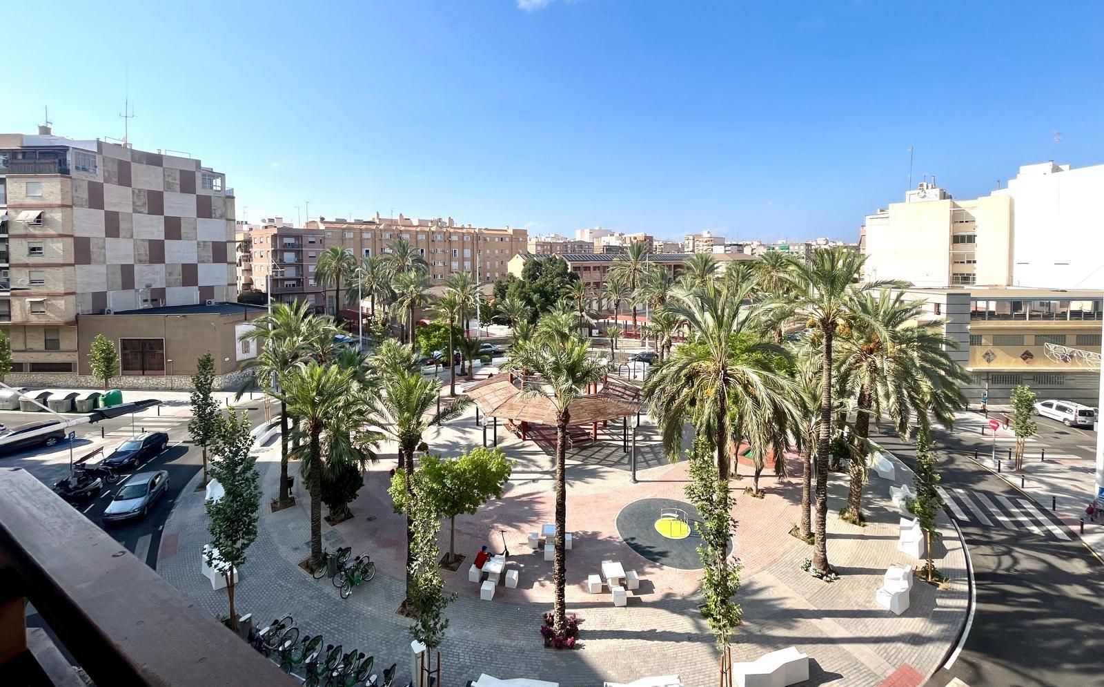 Vista exterior de Pis en venda en Elche / Elx amb Balcó