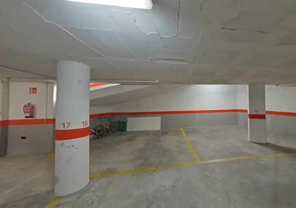 Parkplatz von Dachboden zum Verkauf in L'Ampolla mit Terrasse und Balkon