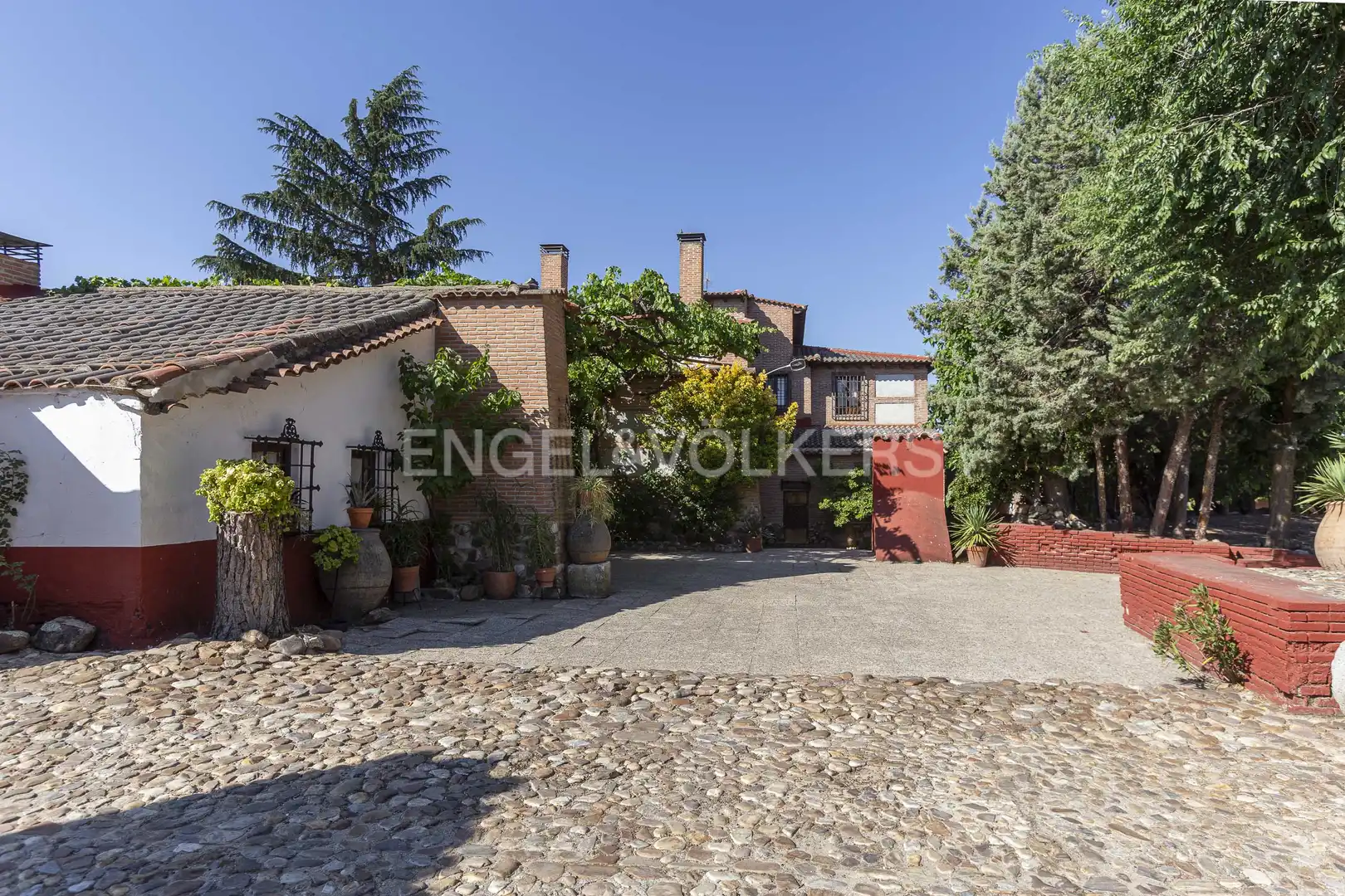 Vista exterior de Casa o chalet en venta en Valdeolmos-Alalpardo con Aire acondicionado, Calefacción y Terraza
