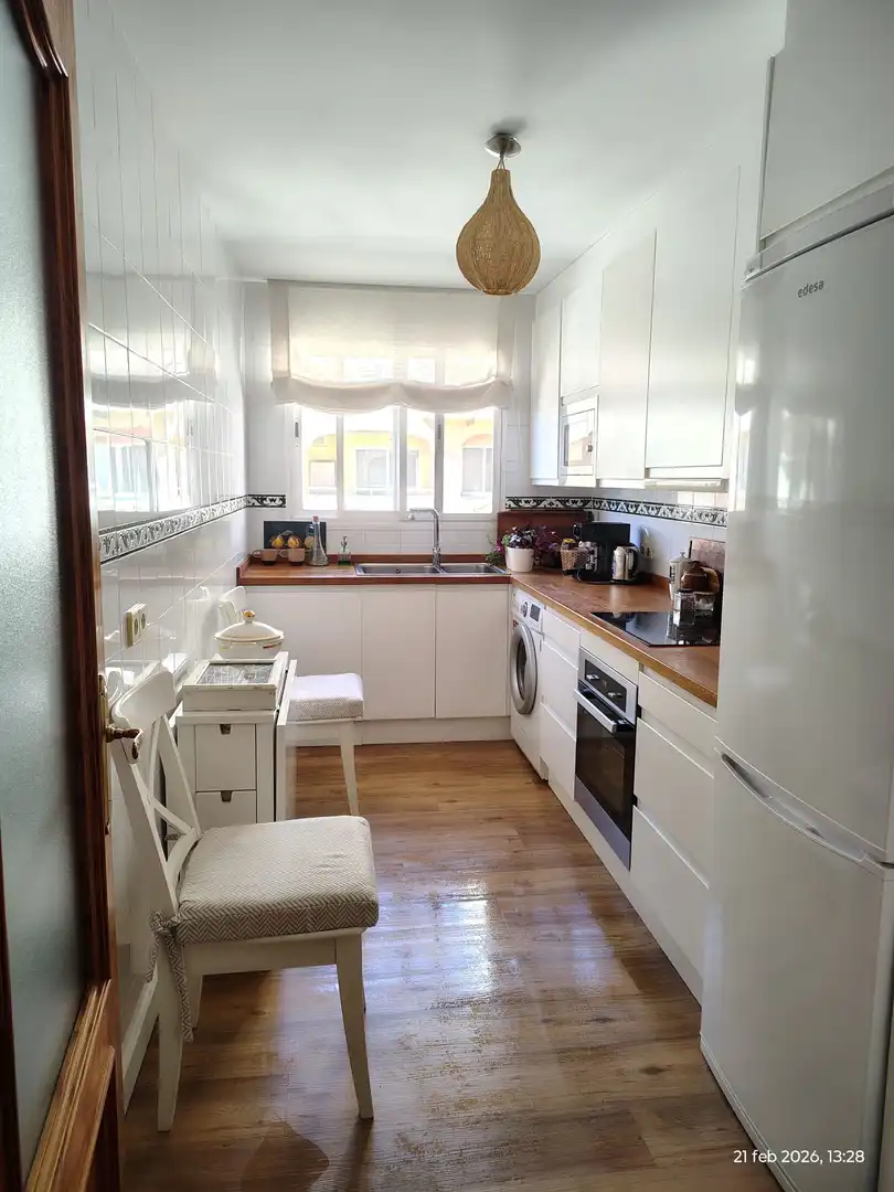 Cuina de Apartament en venda en Estepona amb Aire condicionat, Terrassa i Piscina