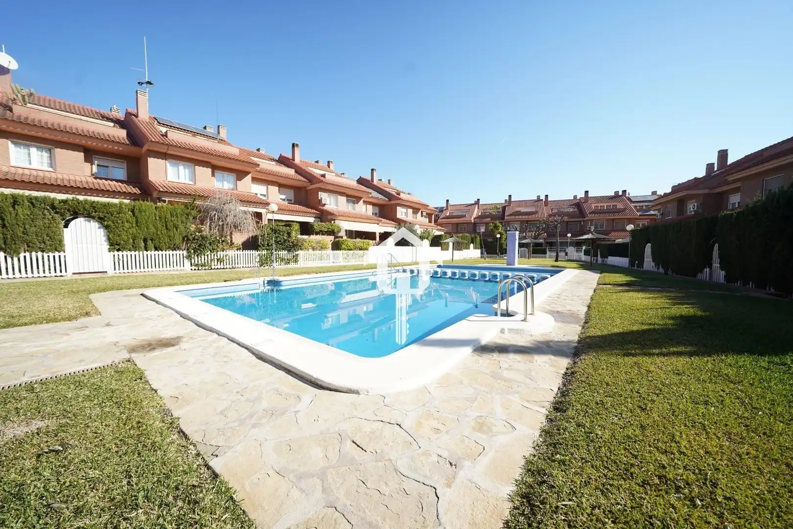Jardí de Casa adosada en venda en Alicante / Alacant amb Aire condicionat, Calefacció i Jardí privat