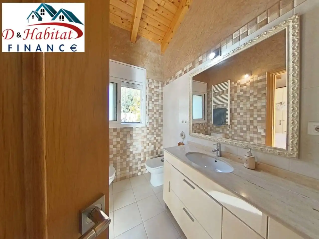 Bathroom of Houses for sale in Rubí  with Air Conditioner, Heating and Parquet flooring