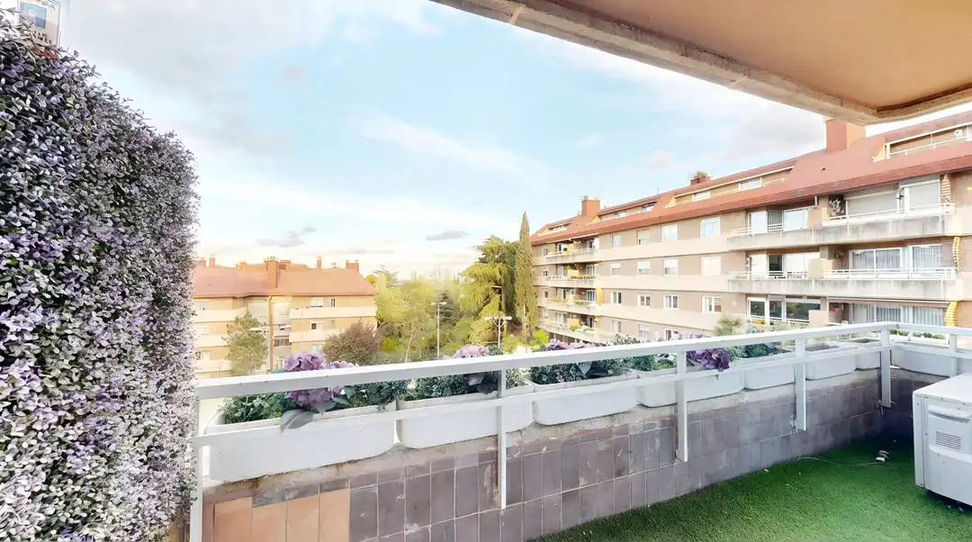 Terrasse von Wohnung zur Miete in Majadahonda mit Klimaanlage, Heizung und Privatgarten