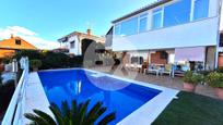 Jardí de Casa o xalet en venda en Castelldefels amb Aire condicionat, Terrassa i Piscina