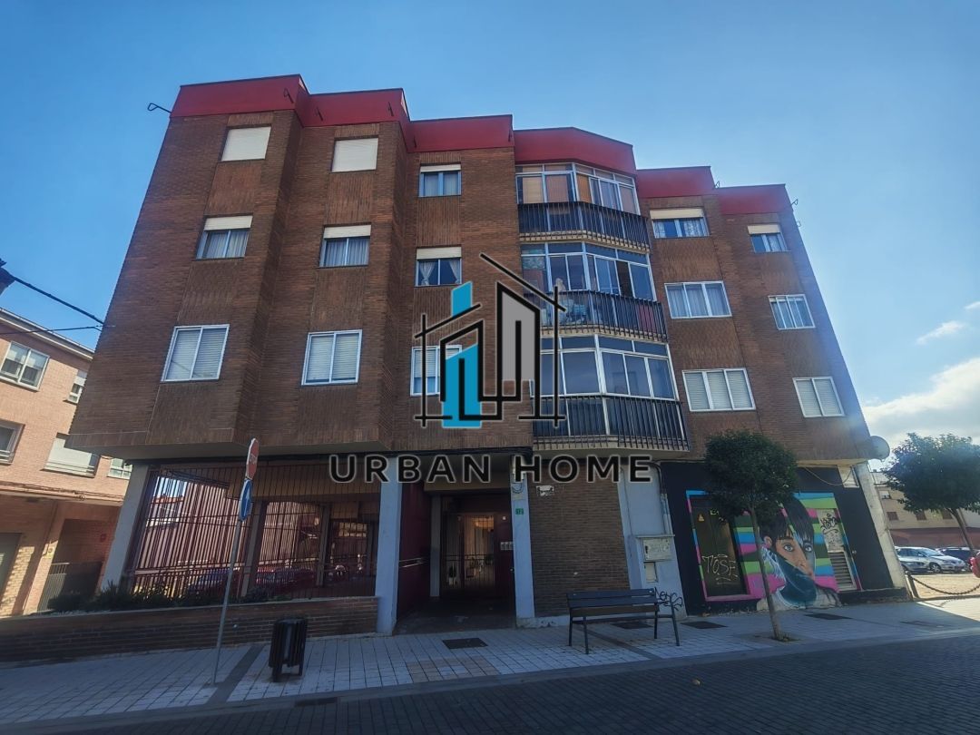 Vista exterior de Pis en venda en Villaquilambre amb Calefacció, Traster i Moblat