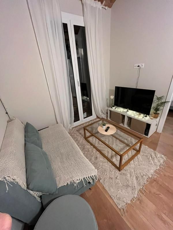 Sala de estar de Apartamento de alquiler en  Madrid Capital con Aire acondicionado, Amueblado y Se aceptan mascotas